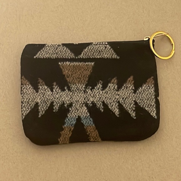 🎉❤️ NEW Black Multicolor Aztec Coin Case Keychain - Picture 1 of 2